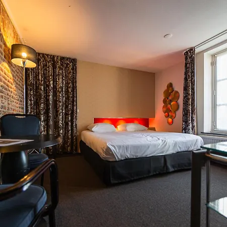 Отель Hotel- En Restaurant Kasteel Elsloo 3*